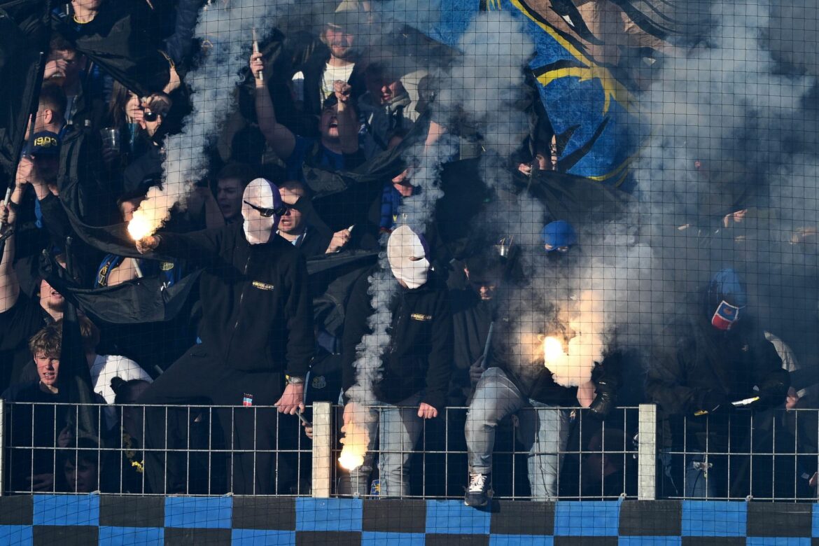 Ein Toter bei Straßenschlacht von Fußball-Hooligans in Polen