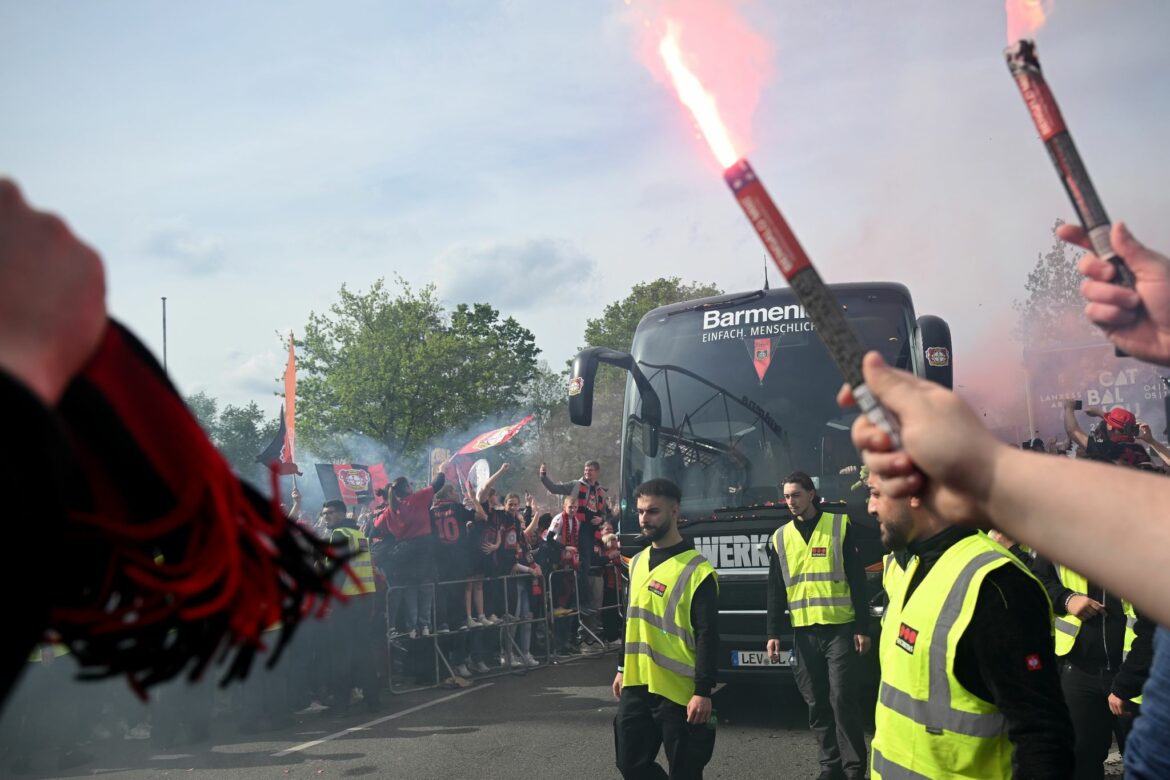 Tausende empfangen Bayer-Bus: «Euphorie erreicht Höhepunkt»