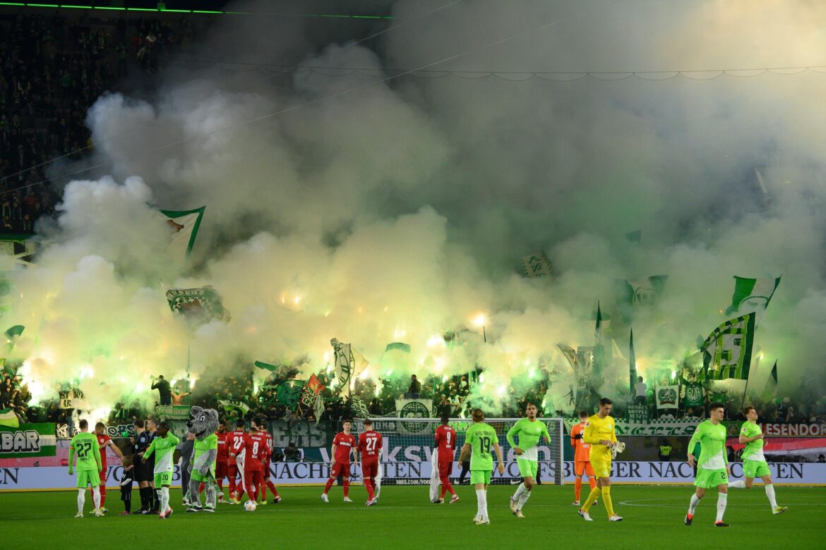 «Pyro-Wahnsinn»: Hasenhüttl kritisiert Fans