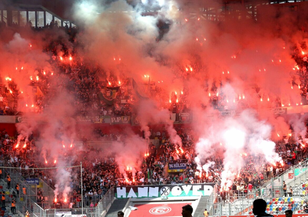 Wegen Pyro-Strafen: Hannover 96 erhöht Ticketpreise