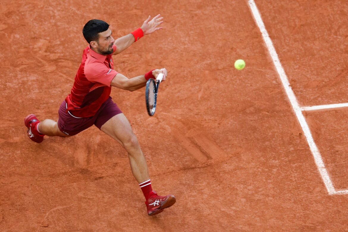 Djokovic gewinnt Zweitrunden-Match und jagt Federer-Rekord