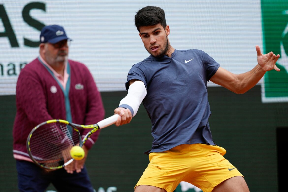 Alcaraz erreicht Viertelfinale in Paris