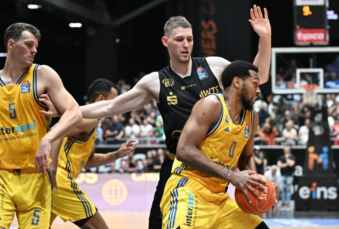 Alba Berlin erzwingt fünftes Spiel gegen Chemnitz