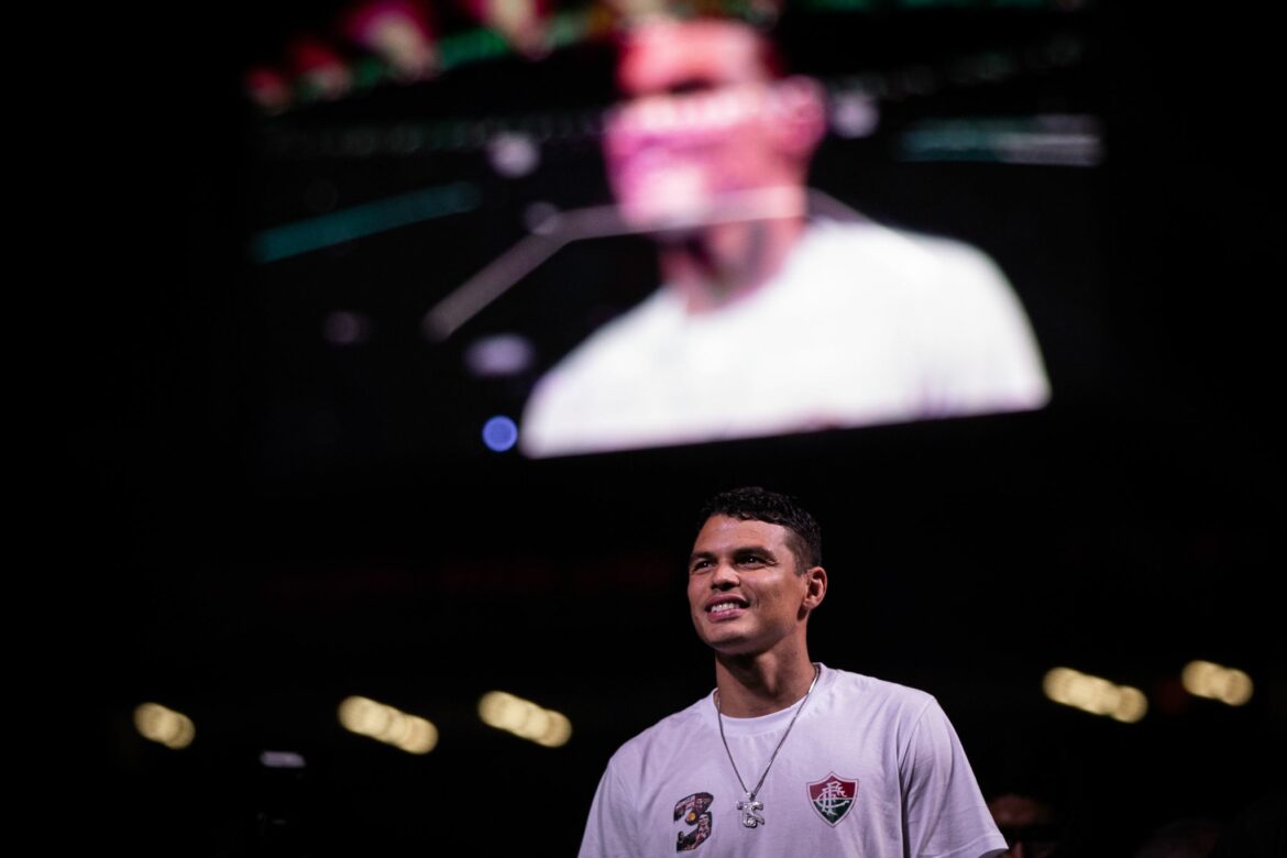 Thiago Silva vor Rekordkulisse bei Fluminense vorgestellt