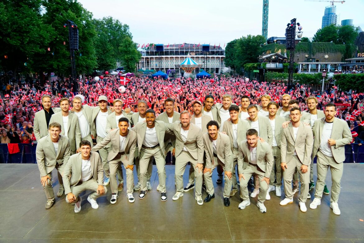 Vor Abflug zur EM: Tausende Fans feiern dänisches Team