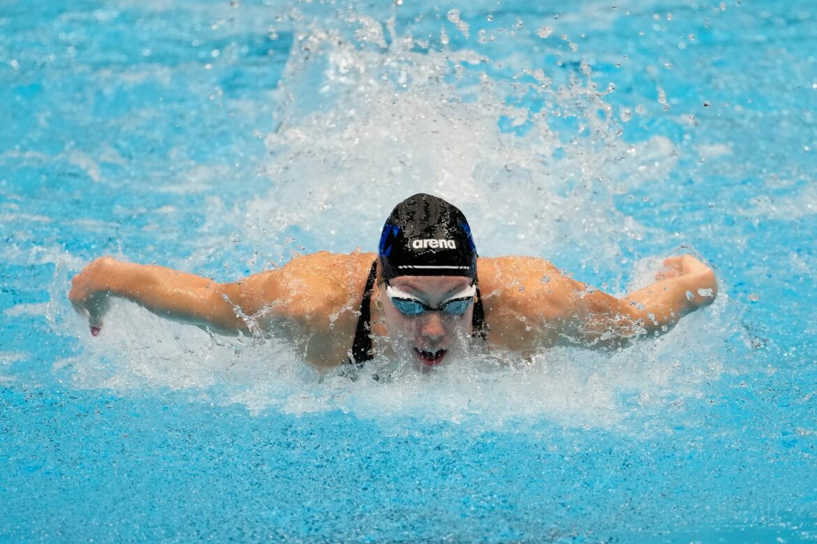 Walsh schwimmt Weltrekord über 100 Meter Schmetterling