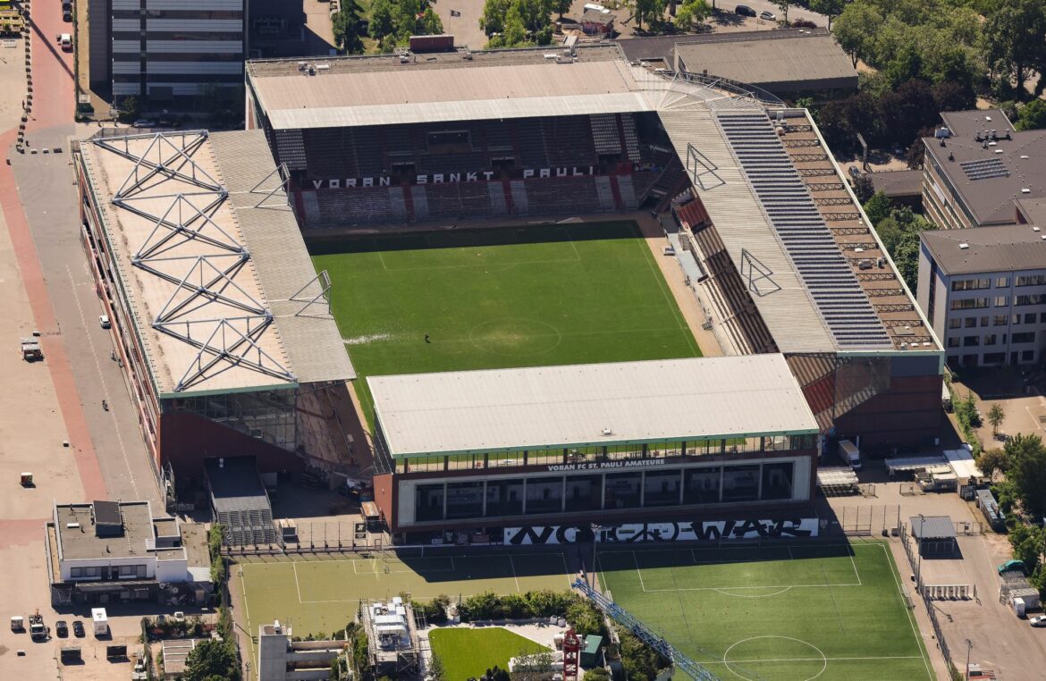 Unbekannte entfernen Banner am Millerntorstadion