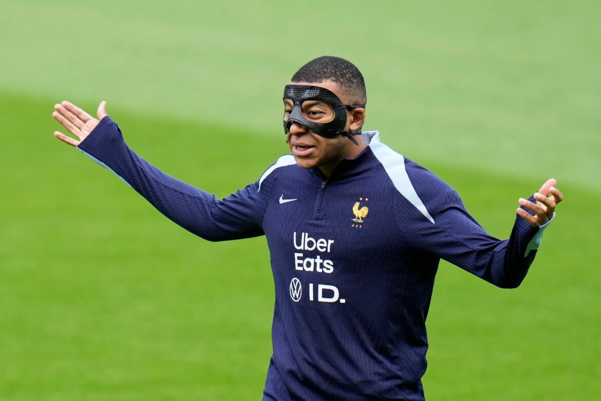 Berichte: Mbappé probiert weitere Masken aus