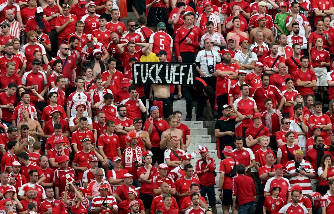 «FUCK UEFA»-Banner: Dänischer Verband muss Strafe zahlen