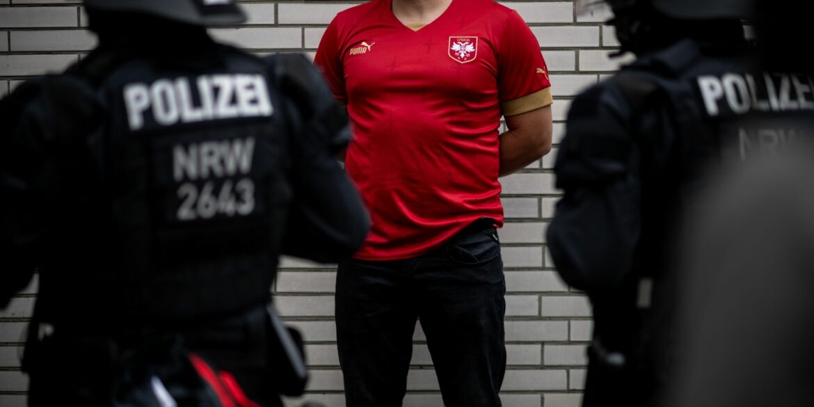 Serbische Fußball-Fans in München festgenommen