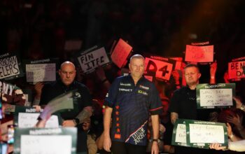 Ex-Weltmeister van Barneveld raus – Littler souverän