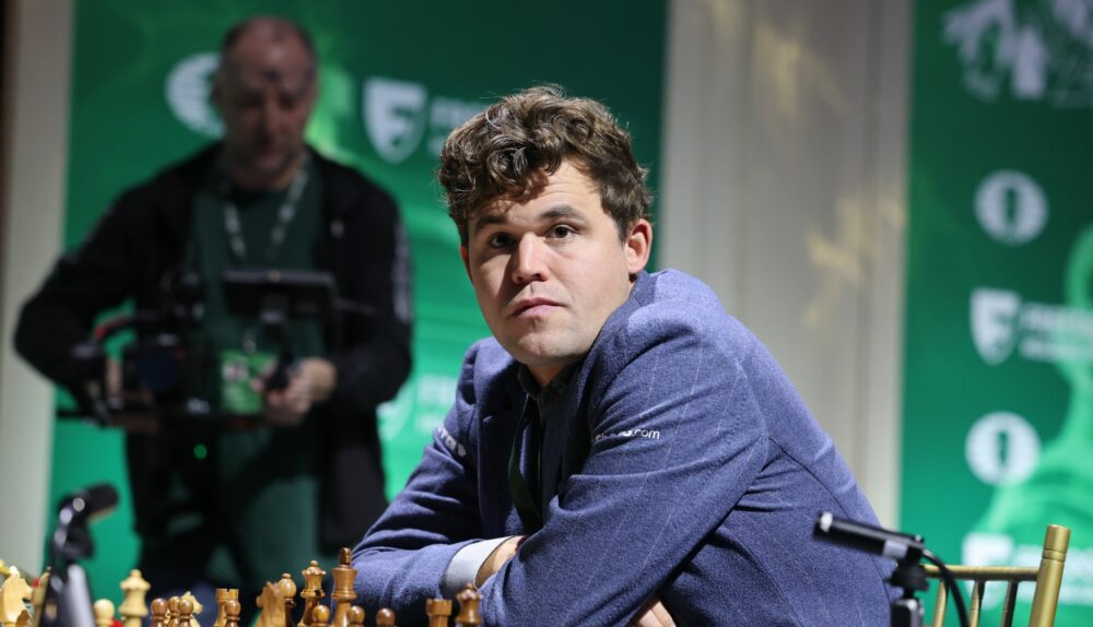 Wegen einer Jeans: WM-Aus für Titelverteidiger Carlsen