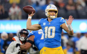 Chargers bezwingen Broncos im Kampf um NFL-Playoffs