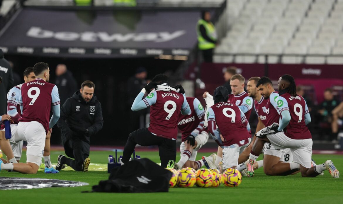 Bei Sieg: West-Ham-Profis erinnern an verunglückten Antonio