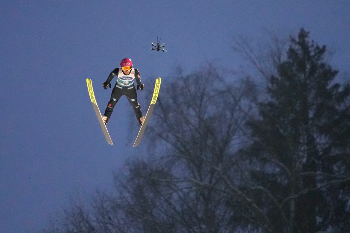 Drohne stürzt bei Springen in Bischofshofen herab