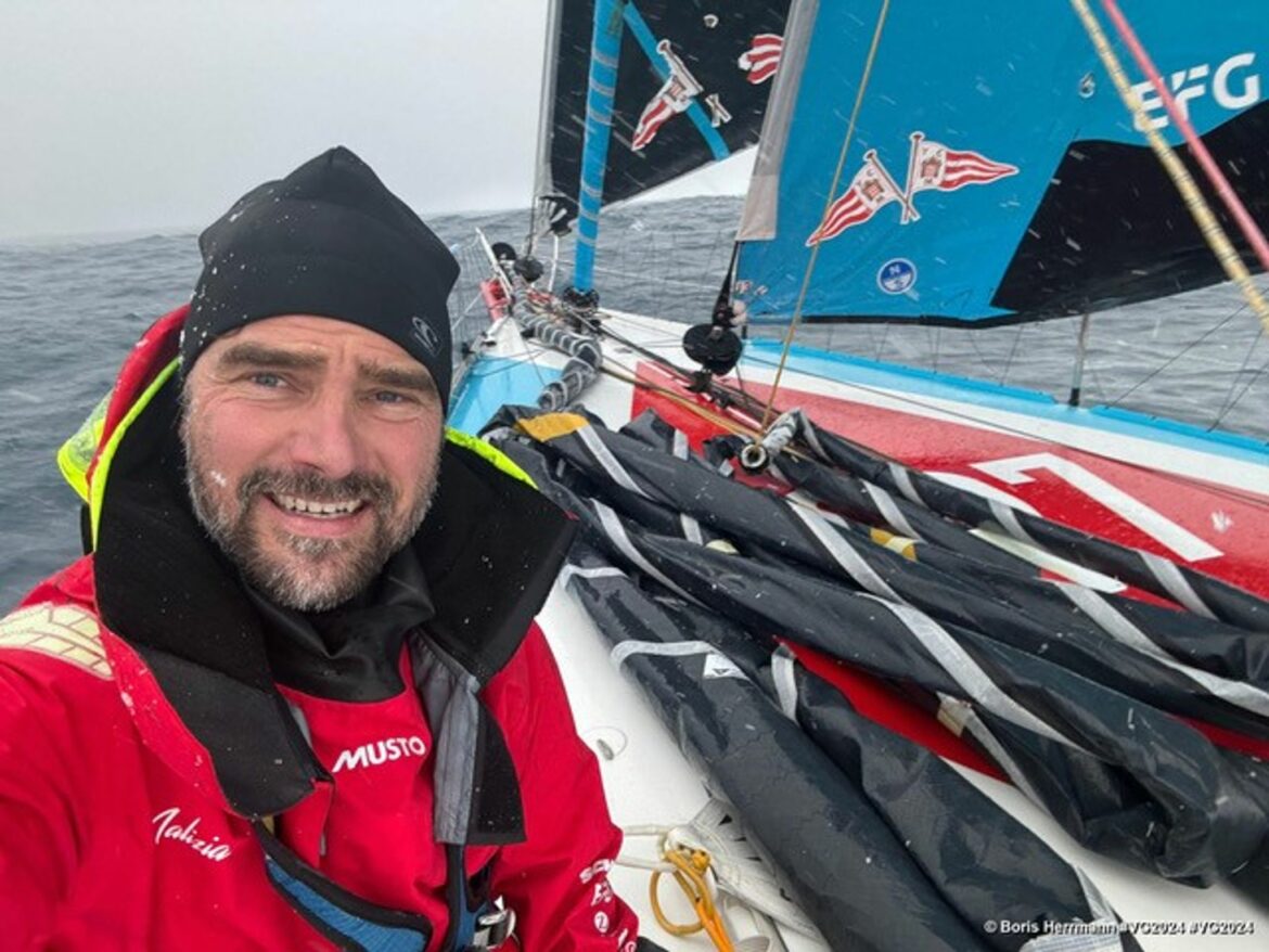 Vendée Globe: Blitz beschädigt Boot von Herrmann