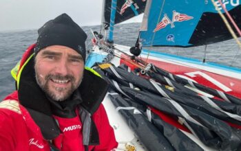 Vendée Globe: Blitz beschädigt Boot von Herrmann