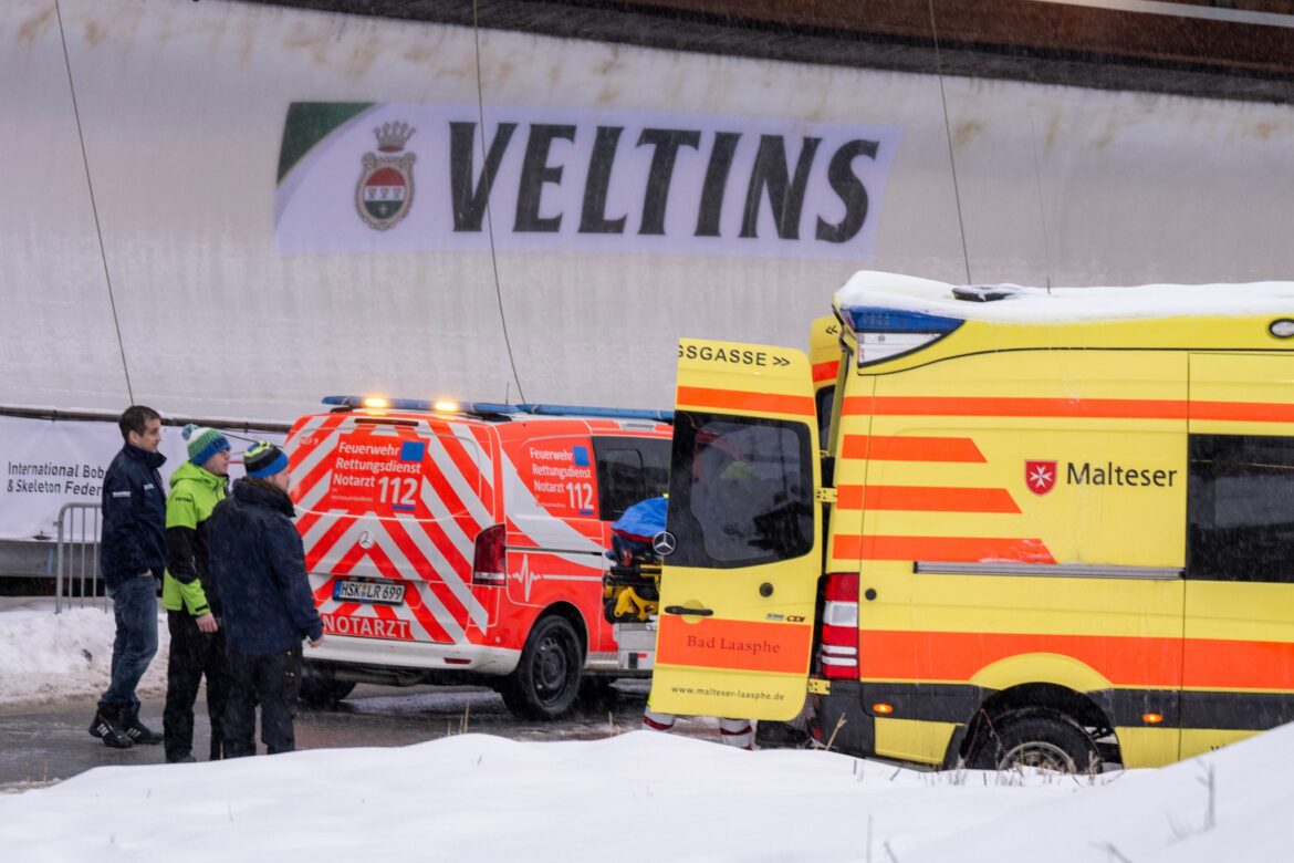 Schwerer Bob-Sturz in Winterberg – Rennen verschoben