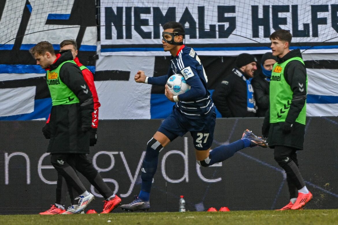 Selke vom Punkt: HSV wendet Pleite in Regensburg ab