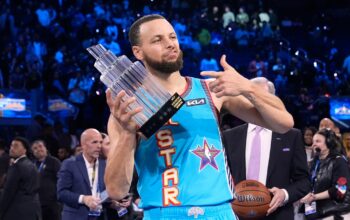 Sieg im All-Star-Game: NBA-Superstar Curry räumt ab