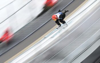 Skispringerin Freitag gewinnt WM-Silber