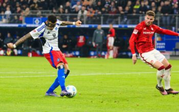 Selke trifft doppelt: HSV besiegt Kaiserslautern mit 3:0