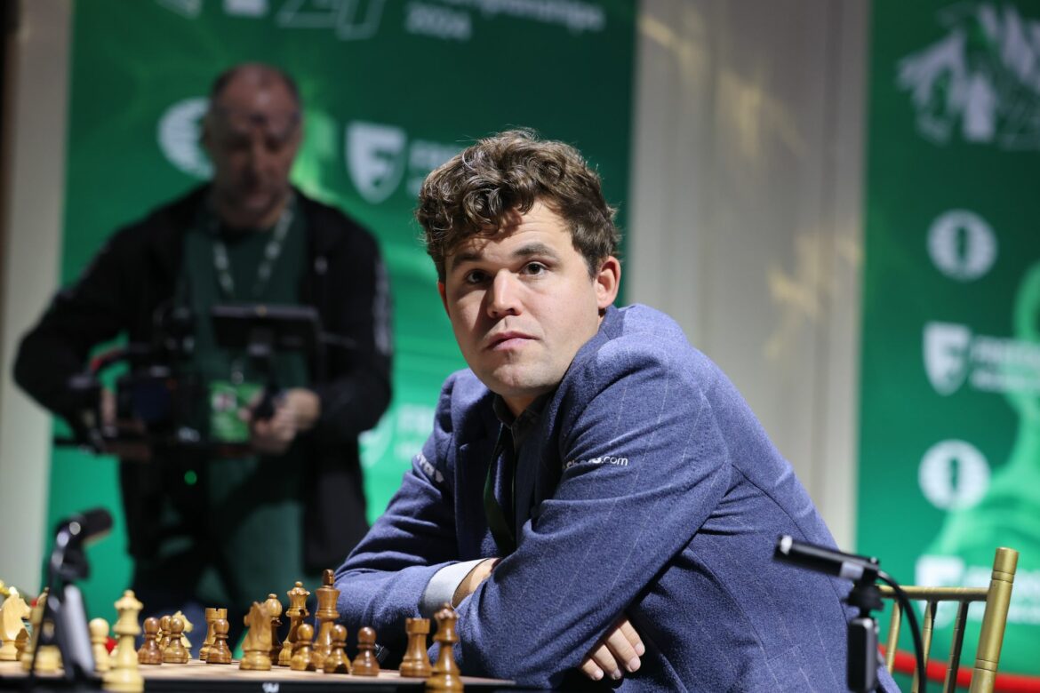 Schach: Carlsen verkauft berühmte Jeans für 36.100 US-Dollar